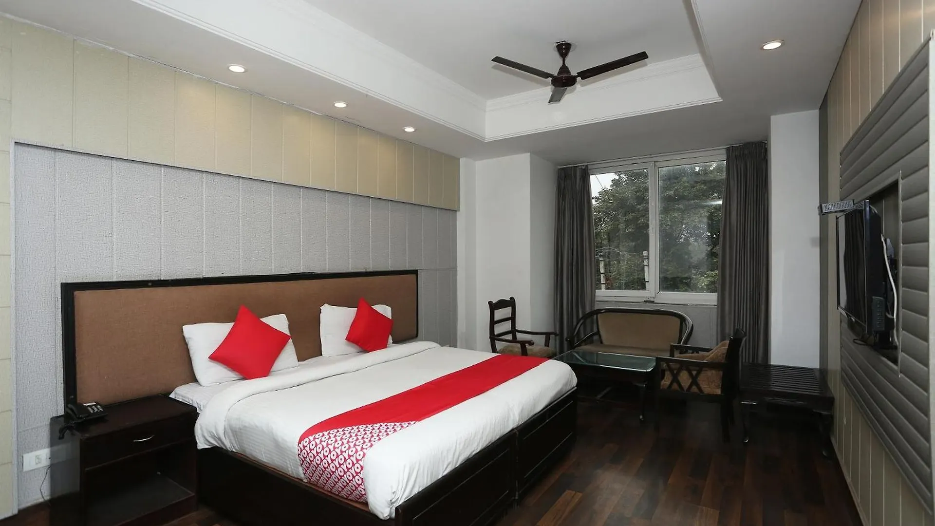 Hotel O The Avenue Residency Γκουργκάον