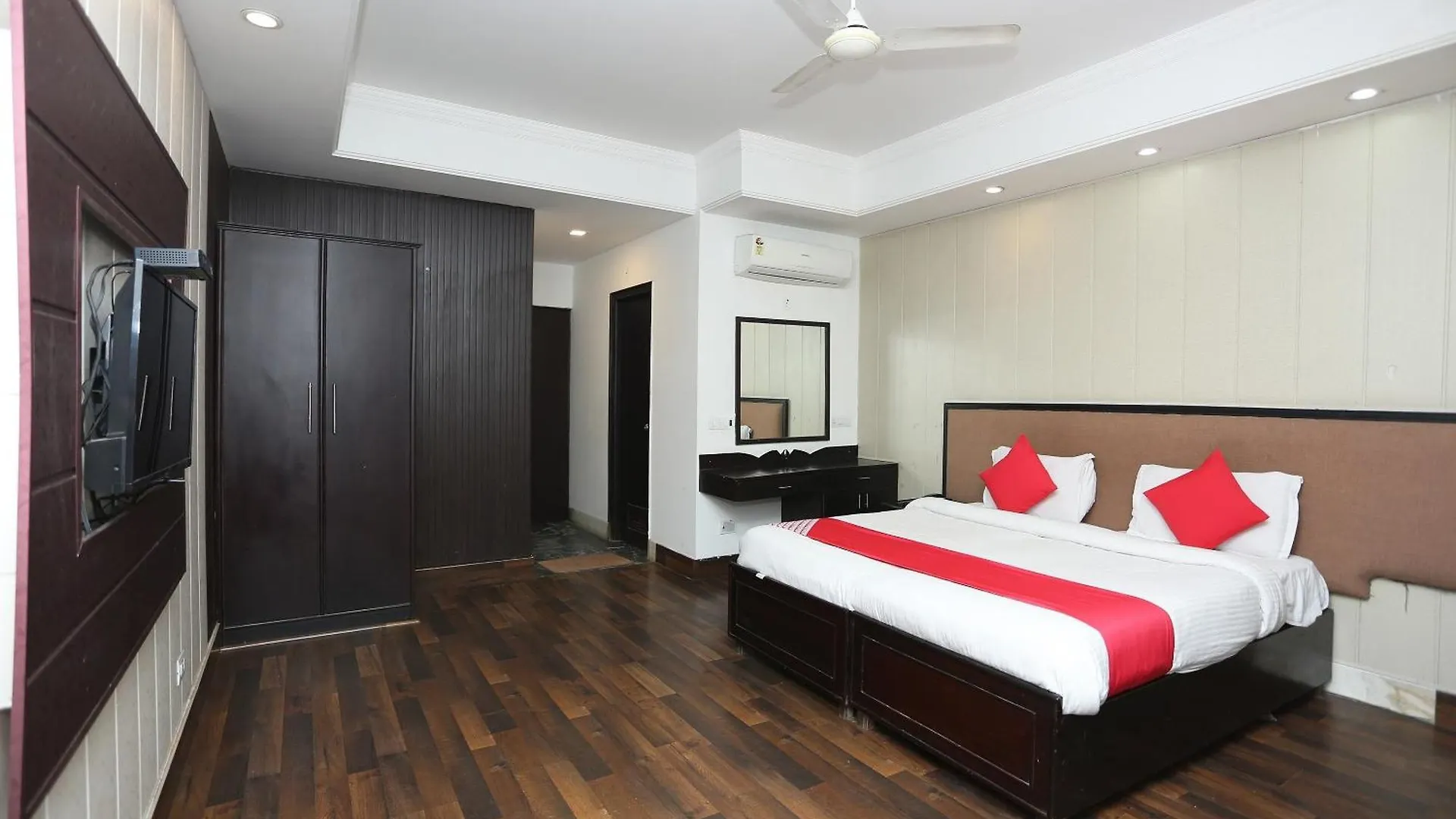 Hotel O The Avenue Residency Gurgaon